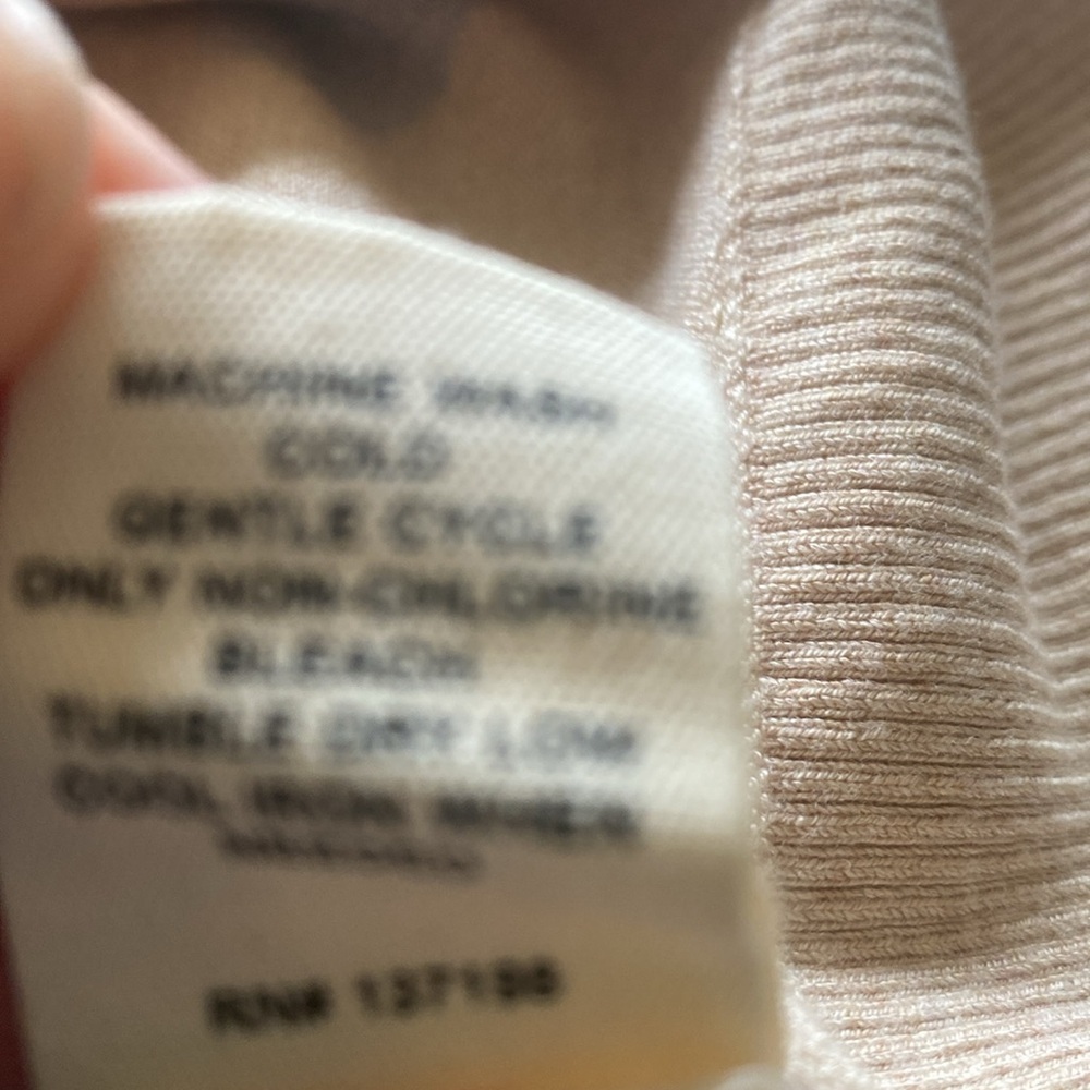 Marled Beige/Tan Heart Patterned Women's Sweater. Crew neck. Size L. - Picture 13 of 13